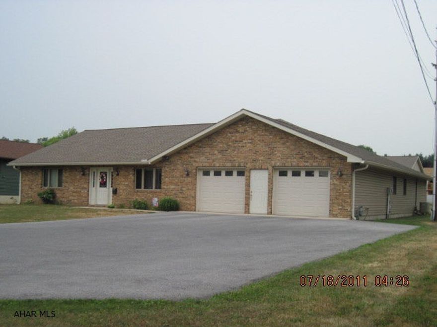 Beautiful 1/2 acre level lot with gorgeous brick/vinyl ranch. Cathredral oak ceiling in den & FR, radiant gas HW heat in floors, laminate & ceramic tile & carpet, oak kitchen, interior walls are soundproof. Extra 32x48 det garage in rear with bathroom rough in and radiant heat, oak bar in FR.Home has slab on 4 foot foundation.