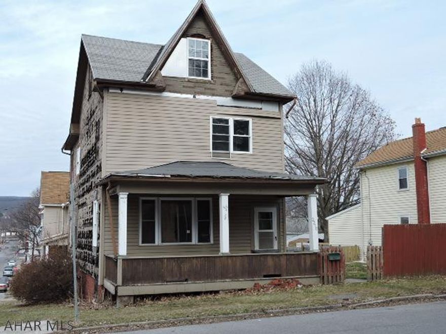 There are multiple bids and asset manager has directed that all highest and best offers are submitted before noon on Friday 4-13-18.  Agents, please refere to agent only comments for more instructions. large 3 bedroom house on nice corner lot.  Modern k & bath, hardwood & laminate floors.