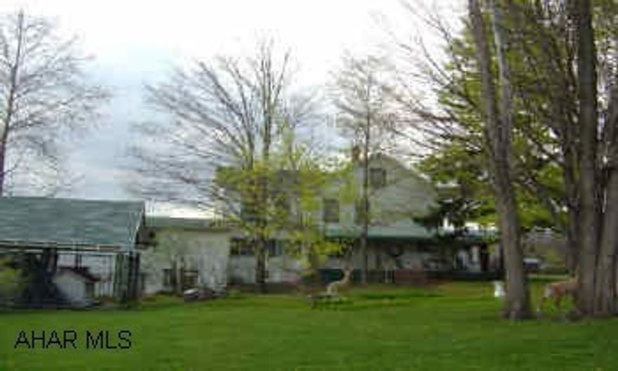 Spacious home beautiful landscaped lot, (fenced 272x124) Living quarters for in-laws.