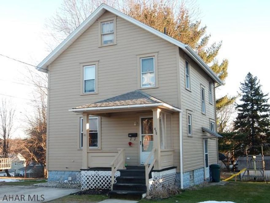 This would make a great starter home.  Oak cabinetry in kitchen, tray ceiling with recessed lighting and dining room, with hardwood floor.  Nice level yard and shed included.  Bring your own finishing touches to make this  great home.