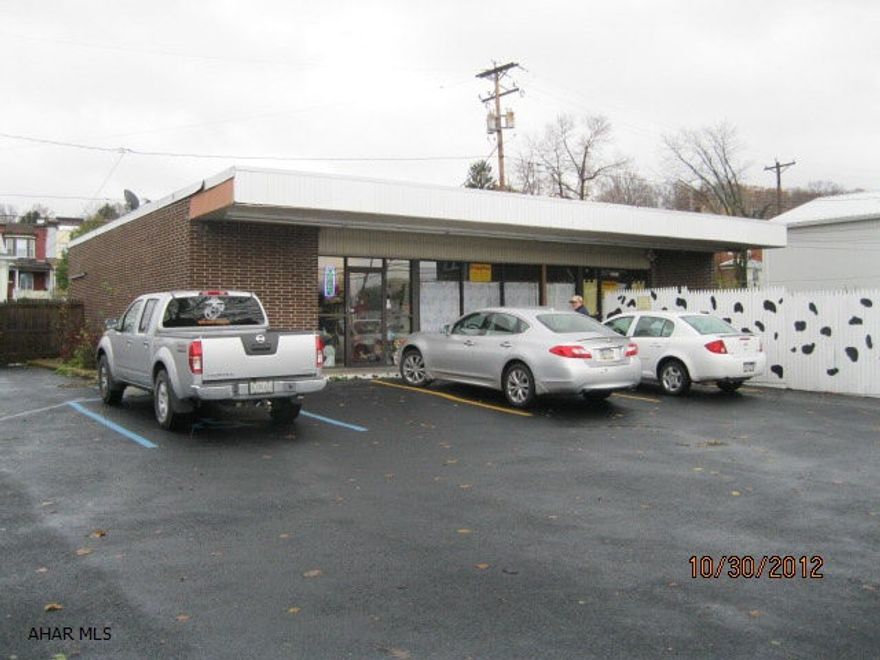 Former Unimart now used as a dog grooming shop. Real Estate Only. No Equipment. Covenent for no use as dog grooming shop.