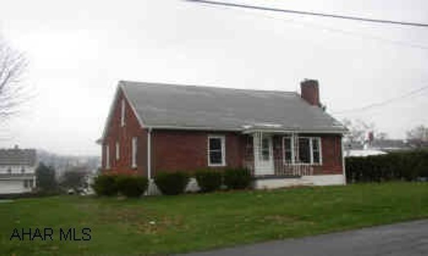 ALL BRICK TOTALLY REMODELED. LARGE LOT WITH INGROUND POOL. LOVELY BRICK FIREPLACE IN LIVINGROOM WITH HARDWOOD FLOORS.