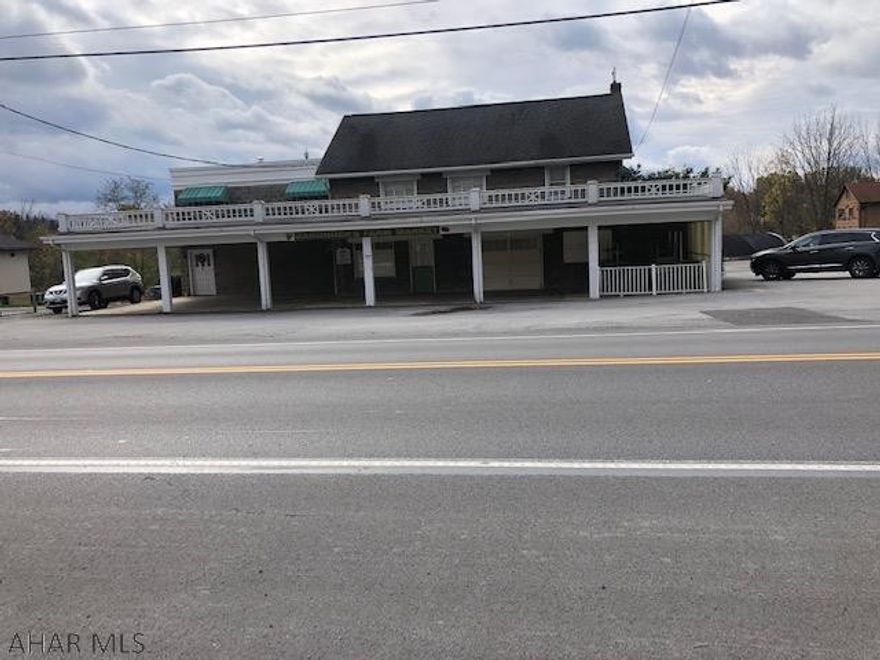 Baronner's Farm Market plus out buildings.  Iconic market in business for 70 years....Perfect location for market or any commercial venture.  Last large vacant lot available on North Juniata Street.