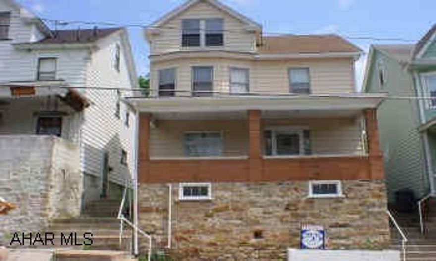 2 1/2 STORY ALUMINUM SIDED HOME.  VERY MOTIVATED SELLER.  LOOKING FOR OFFERS.  NICE NEIGHBORHOOD,  GREAT STARTER HOME, PRICE TO SELL.  QUIT PAYING RENT WHEN YOU CAN OWN.  2 1/2 STORY ALUMINUM SIDED HOME.  VERY MOTIVATED SELLER.  LOOKING FOR OFFERS.  NICE NEIGHBORHOOD,  GREAT STARTER HOME, PRICE TO SELL.  QUIT PAYING RENT WHEN YOU CAN OWN.