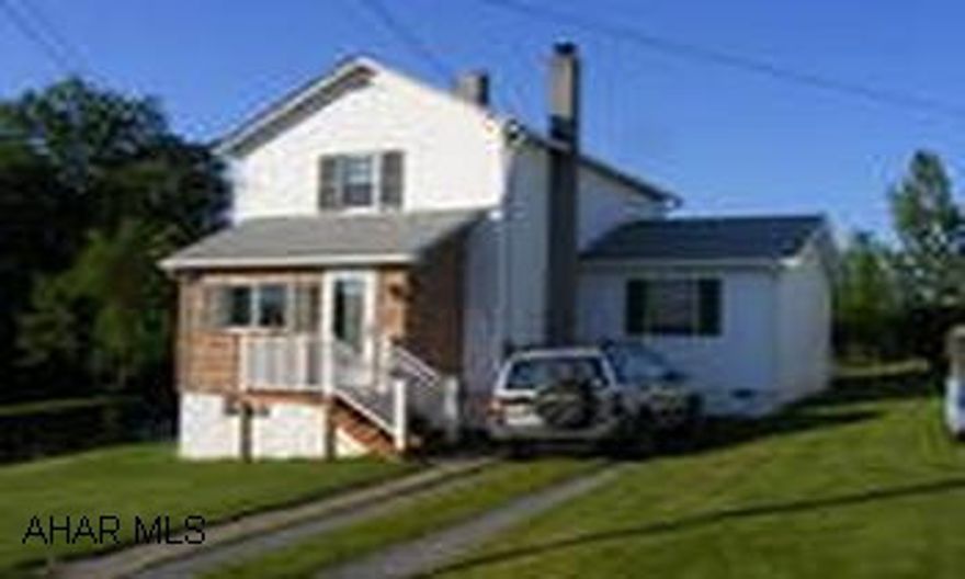 Colver  - 2 story, 3 BR home with newer kitchen, windows & vinyl siding. Woodburner in LR, propane fireplace in the master BR. Fabulous garden w/ fruit trees & shed. Priced to sell