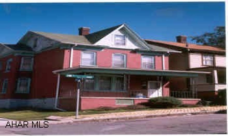 2 1/2 Story Brick Nice Interior