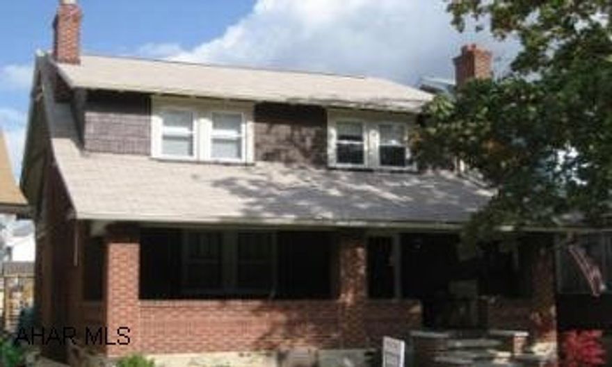 3 BEDROOM, 1.5 BATHS, FINISHED BASEMENT WITH 1/2 BATH, GAS FURNACE WITH CENTRAL AIR, FIREPLACE, NEWER SHINGLE ROOF, FENCED YARD, STORAGE SHED, REAR DECK, REPLACEMENT WINDOWS.  LOTS OF STORAGE SPACE. 3 BEDROOM, 1.5 BATHS, FINISHED BASEMENT WITH 1/2 BATH, GAS FURNACE WITH CENTRAL AIR, FIREPLACE, NEWER SHINGLE ROOF, FENCED YARD, STORAGE SHED, REAR DECK, REPLACEMENT WINDOWS.  LOTS OF STORAGE SPACE.SELLERS ARE MOTIVATED AND WILL LOOK AT OFFERS.