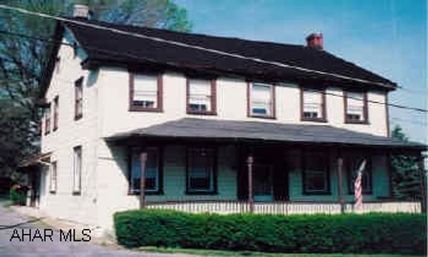 4 Bedroom Farmhouse, large yard, immediately available