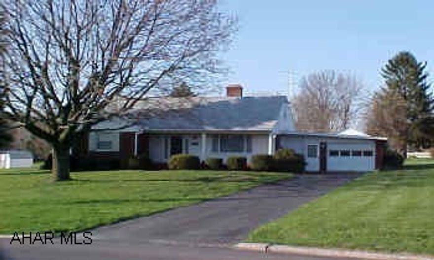 Lot size 79x250 Irr. Plus 40x170 Irr. 2car attached garage, plus 1 car detached with workshop. Hardwood under carpet. J-701 Lot size 79x250 Irr. Plus 40x170 Irr. 2car attached garage, plus 1 car detached with workshop. Hardwood under carpet. J-701