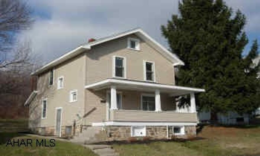 GREAT STARTER. NEW ROOF, PLUMBING & HOT WATER TANK. FRESHLY PAINTED. 3 BEDROOM, 1 BATH. ENCLOSED BACK PORCH.  READY TO MOVE IN & MAKE YOUR OWN. SELLER WILL GIVE A $2000 CARPET ALLOWANCE. BASEMENT WATERPROOFED BY AQUA DRY SYSTEM.