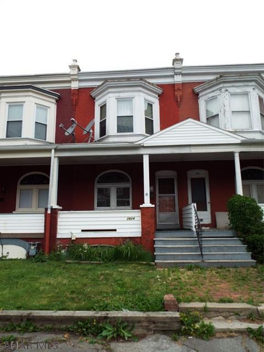 Great investment property or starter home!