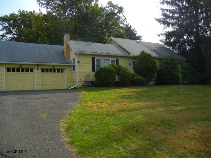 Well built Cape Cod in popular Sylvan Hills area.  Property features include hardwood floors, den/office, 2 bedrooms on main level and 3rd on second floor.  Two car detached garage, all on one acre.  All personal possessions and furnishings being removed by auctioneer on Sept. 12.