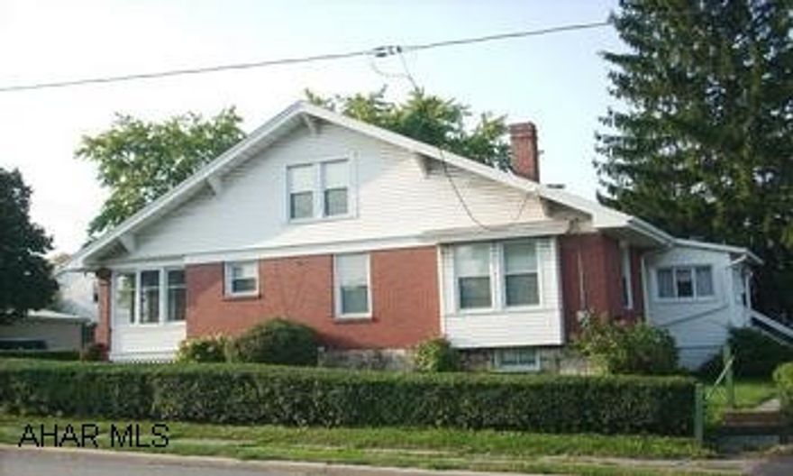 BRICK TWO-STORY ON SPACIOUS LOT, COULD BE DUPLEXED. THIS RESIDENCE COULD BE EASILY DUPLEXED.  GREAT INVESTMENT OPPORTUNITY.  RETAIL SHOP ON PROPERTY CURRENT RENTAL INCOME WAS $500/MONTH.  INCOME PRODUCER.