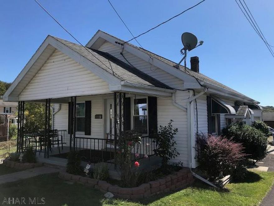 Adorable 2 bedroom, 1 bath home on a double lot in Everett. Updated kitchen, partially finished basement with possible 3rd bedroom and an additional full bath.  Hardwood floors, gorgeous patio area and above ground pool.