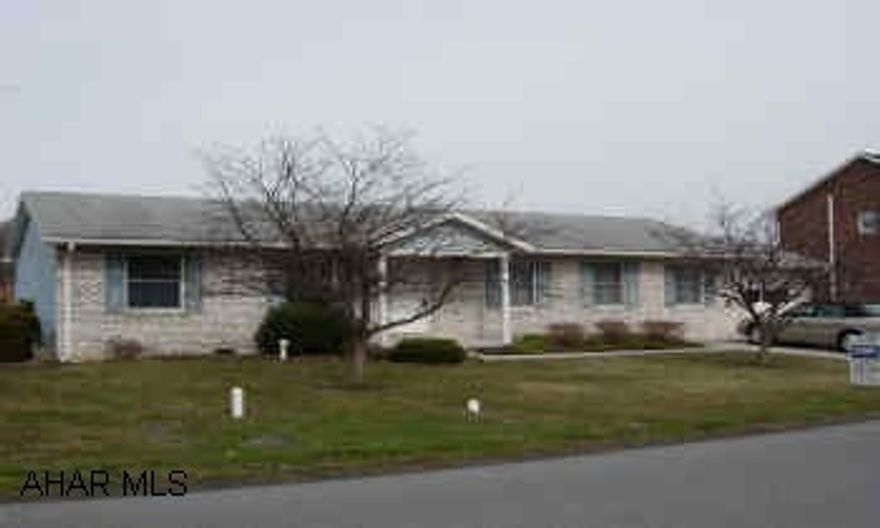 LOVELY RANCHER ON LEVEL LOT. NEWLY CARPETED. SPACIOUS ROOMS. EVERYTHING ON ONE FLOOR. THIS HOME HAS GREAT CURB APPEAL.