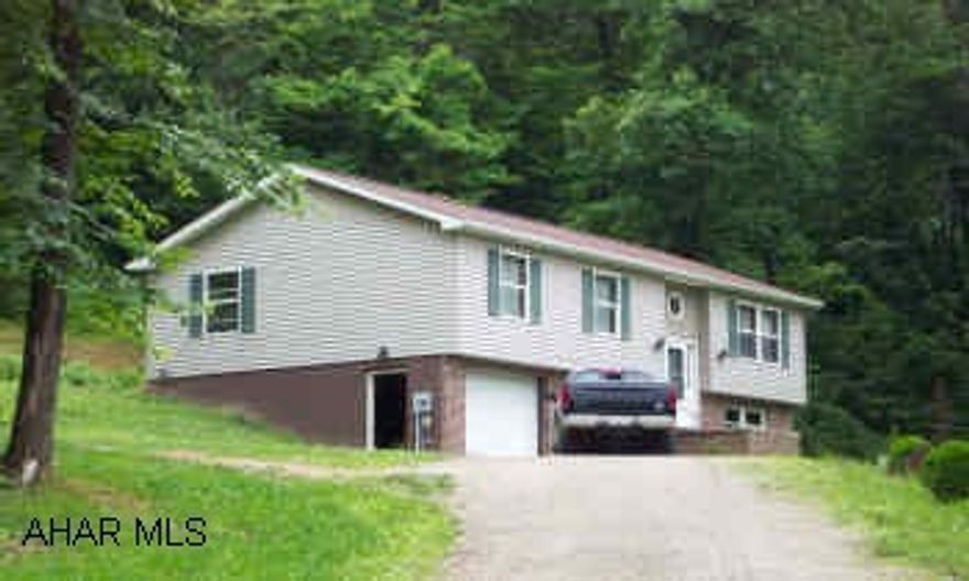 Beautiful immaculate Bi Level, built in 1996 on 6 secluded wooded acres. Won't last! Beautiful immaculate Bi Level built in 1996 on 6 secluded wooded acres. Won't last!