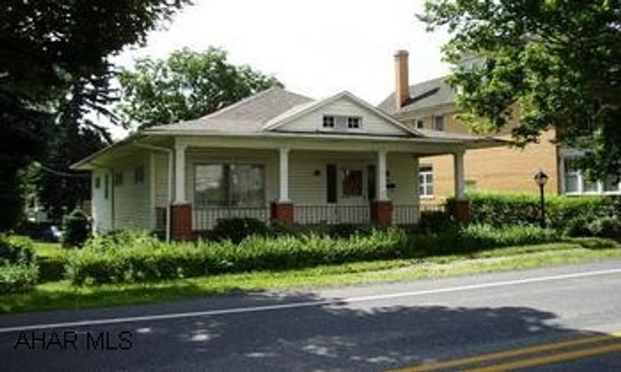 EAST END. ONE STORY ON LARGE PRIVATE LOT. THIS SALE INCLUDES ALL APPLIANCES. NEWER ROOF AND FURNACE. PARK IN REAR OF PROPERTY. NOT UTILITIES ON, TAKE FLASHLIGHT. EAST END. ONE STORY ON LARGE PRIVATE LOT. THIS SALE INCLUDES ALL APPLIANCES. NEWER ROOF AND FURNACE. PARK IN REAR OF PROPERTY . NO UTILITIES ON, TAKE FLASHLIGHT.