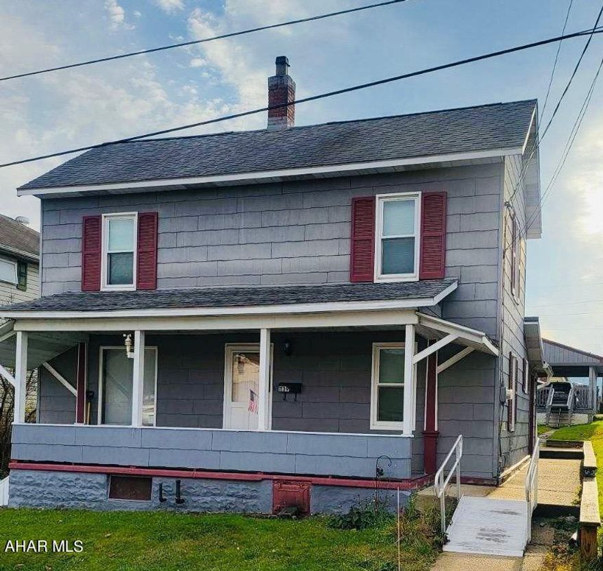 Nice starter home on a nice lot with carport. This home features spacious rooms, covered porch, and is ready for new buyers to call it home.