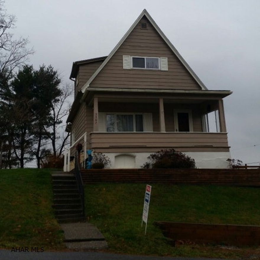 Motivated Sellers!!! Cute 2 bedroom home in Eldorado. Updated Kitchen and Bath. Huge walk in closet. Nice lot with 2 car heated garage. Don't pass this home by, come take a look.