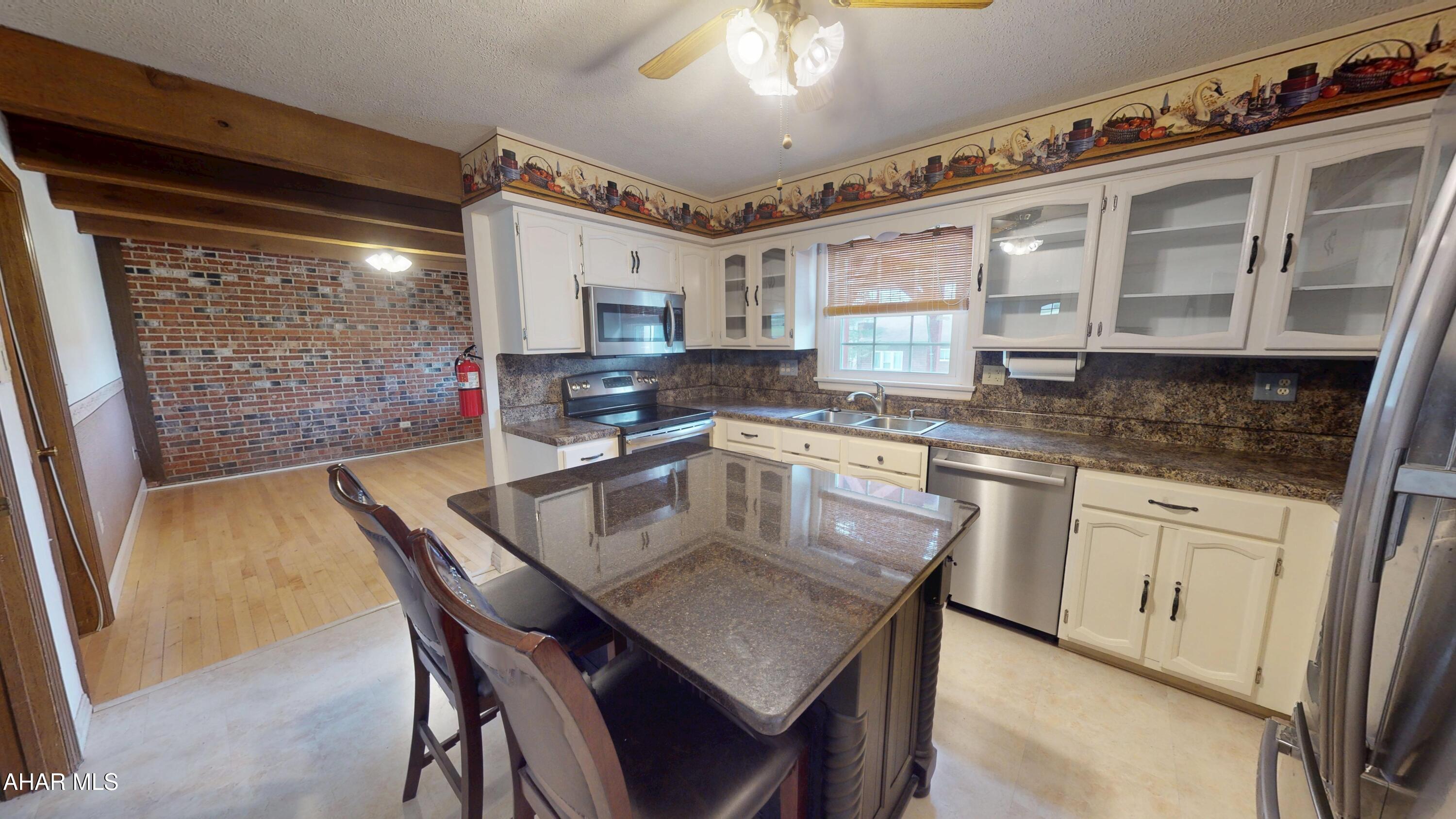 Rolling Hills - Residential