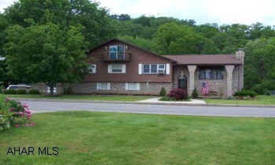 Beautiful & spacious - over 3000 sq ft multi level with 2 fireplaces - mother in law suite - large deck on quiet corner oversized lot.  Property is NOT in a flood zone!  A Must See!! Beautiful & spacious - over 3000 sq ft multi level with 2 fireplaces - mother in law suite - large deck on quiet corner oversized lot.  Property is NOT in a flood zone!  A Must See!!