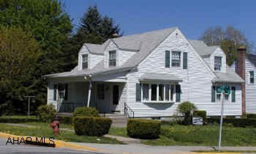 Very good Cape Cod near Schools and Hospital.  New vinyl siding.  Roof installed 1994 Very good Cape Cod near Schools and Hospital.
