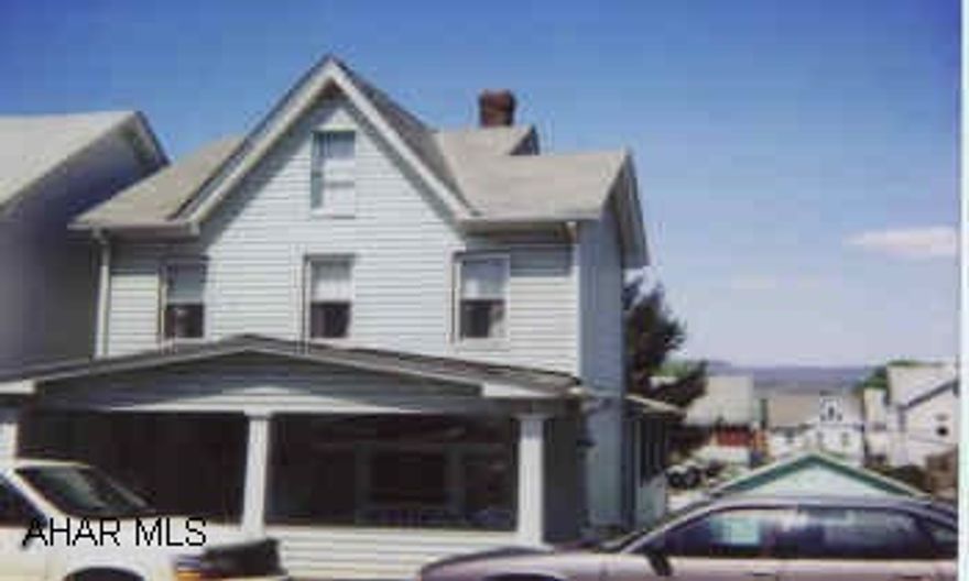 GREAT STARTER HOME IN NICE LOCATION! 3 BEDROOMS, 2 BATHS, COVERED DECK, 2-CAR GARAGE, LARGE LOT.  GREAT STARTER HOME IN NICE LOCATION! 3 BEDROOMS, 2 BATHS, COVERED DECK, 2-CAR GARAGE, LARGE LOT.