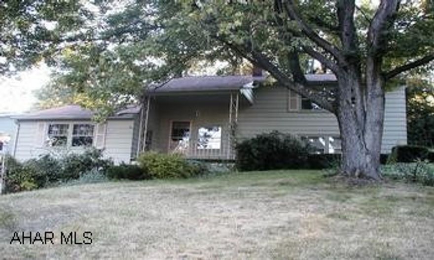 HARDWOOD UNDER CARPET. LARGE 1ST FLOOR FAMILY ROOM. COVERED REAR PATIO. GREAT POTENTIAL IN BAKER SCHOOL AREA. HARDWOOD UNDER CARPET. LARGE 1ST FLOOR FAMILY ROOM. COVERED REAR PATIO. GREAT POTENTIAL IN BAKER SCHOOL AREA.