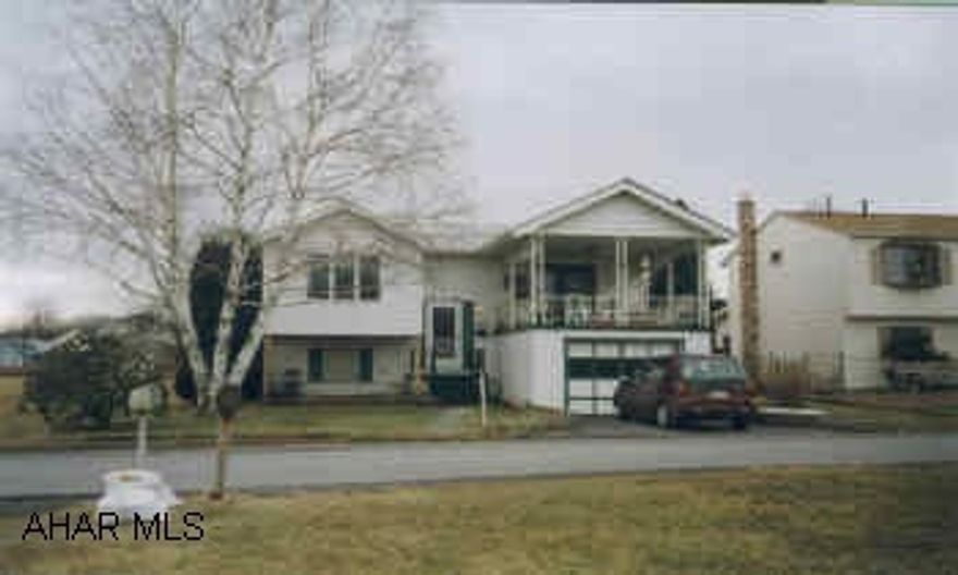 FOLLOW 865 ACROSS BRIDGE CONTINUE ON 865 TO 7TH STREET. RIGHT ON 7TH. 2ND STOP MAKE LEFT ONTO LOGAN STREET. 1ST HOUSE ON LEFT. BI-LEVEL IN BELLWOOD, QUIET STREET. 2 OR 3 BEDROOM, 1.75 BATHS. COUNTRY KITCHEN WITH SITTING ROOM.