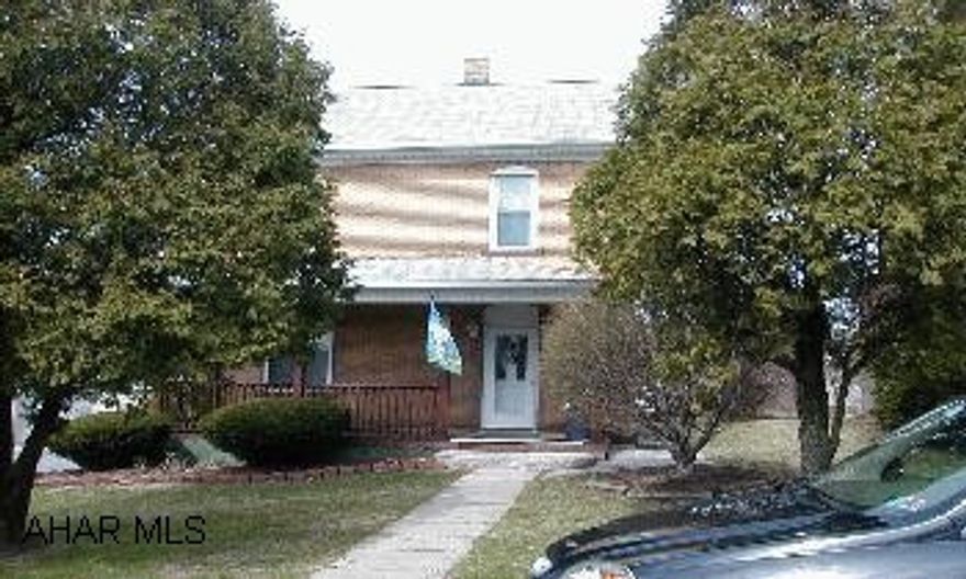 2 STORY BRICK, 3 BEDROOM , TO VIEW A VISUAL TOUR CONTACT HOWARD AT 886-2100