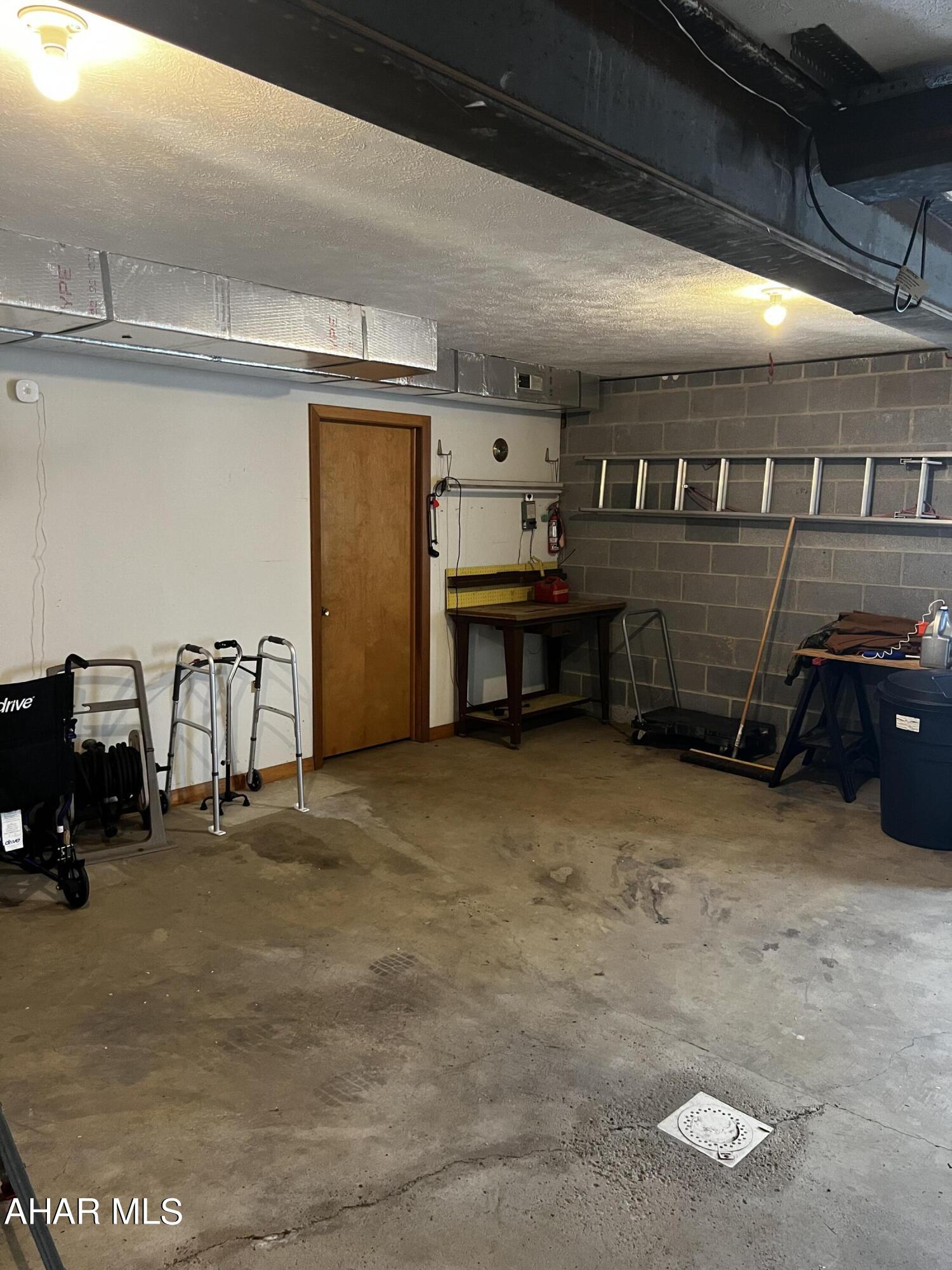 Hallowdale Estates - Residential