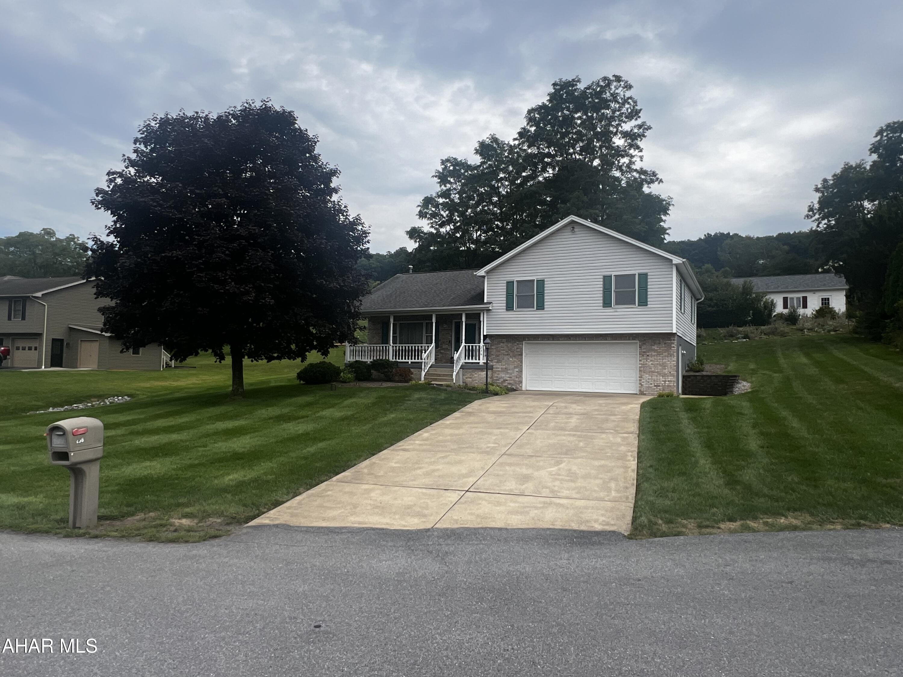 Hallowdale Estates - Residential