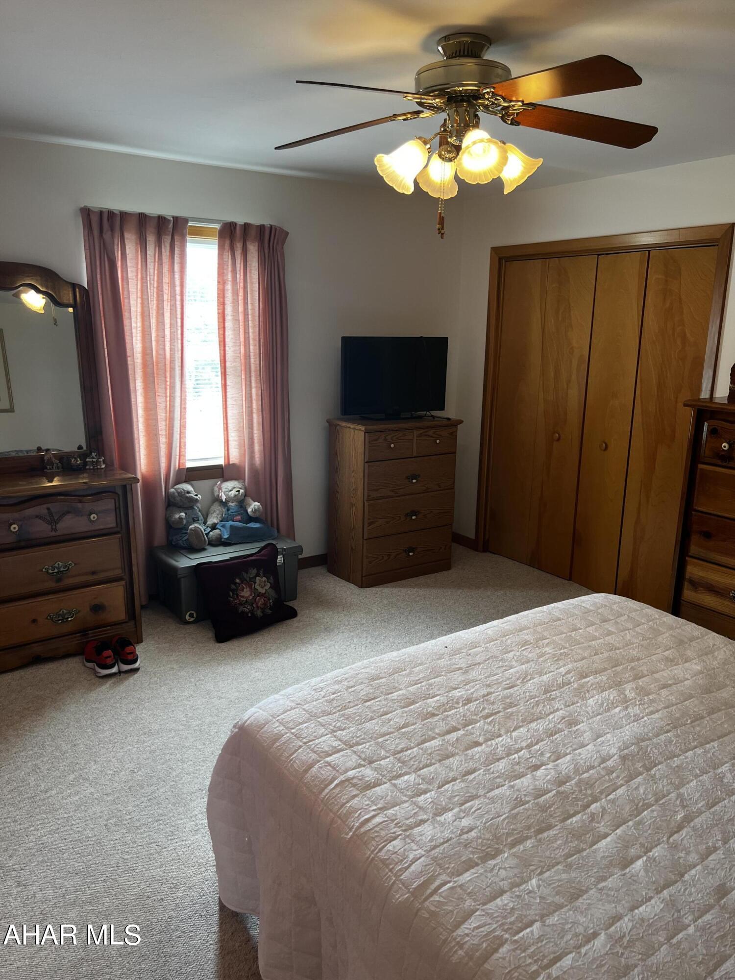 Hallowdale Estates - Residential