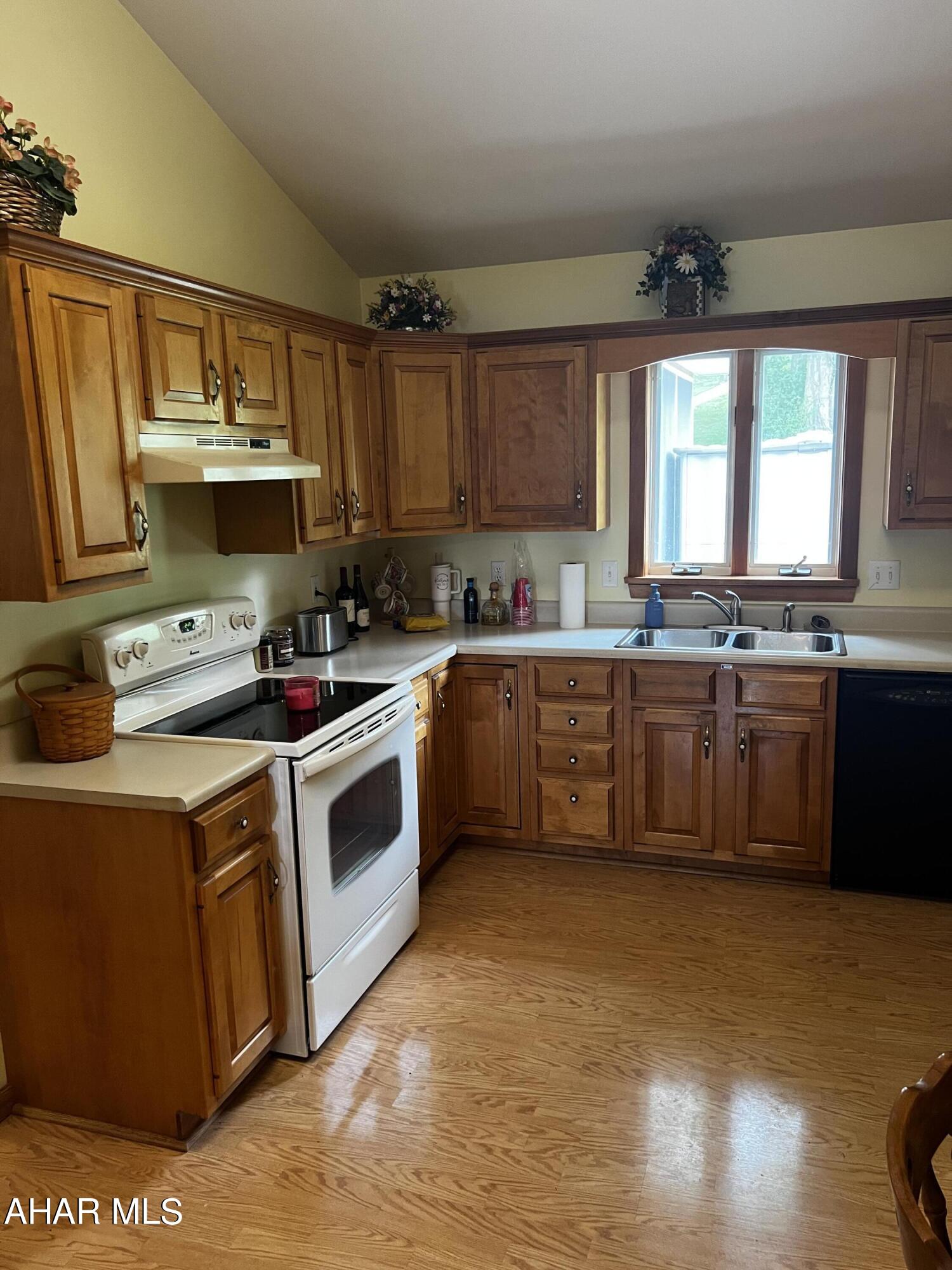 Hallowdale Estates - Residential