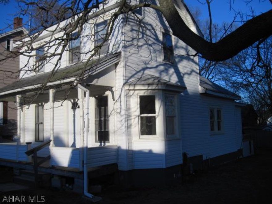 INVESTORS - Two Bedroom Home. Large Martinsburg Borough Lot 98 X 151 IRR. Home Features Living Room, Pellet Stove, Dining Room, Kitchen, 1.5 Bath and Laundry Hookup. Seller is Motivated To Sell. Make A Offer ! Make A Offer ! ! - Fixer  Upper. Electric is off bring a flashlight and the house is Winterized.