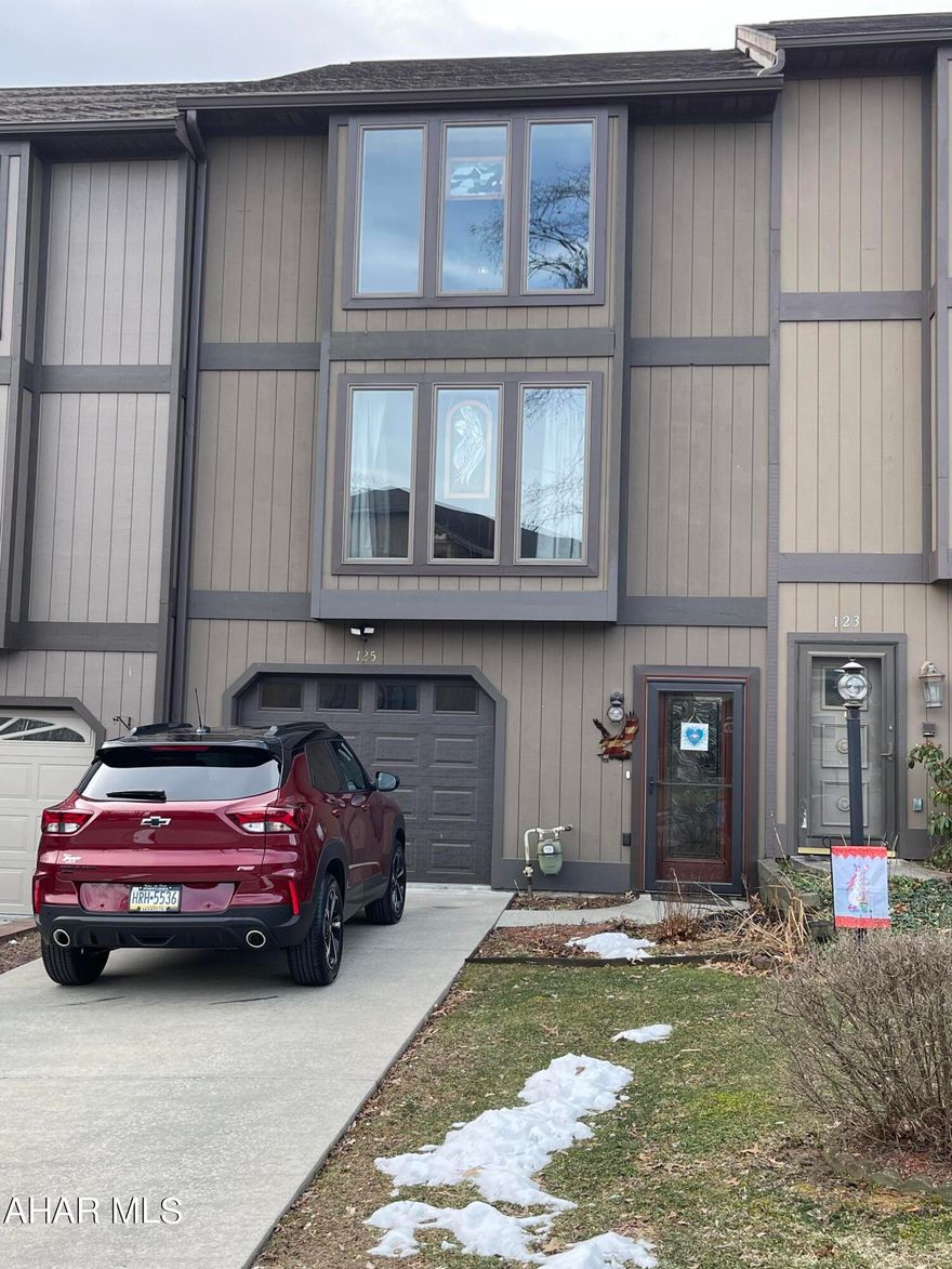 Excellent location for this turn key, completely remodeled 3 bedroom townhouse.  No HOA fees. 
Settlement on or after 4/21/2023