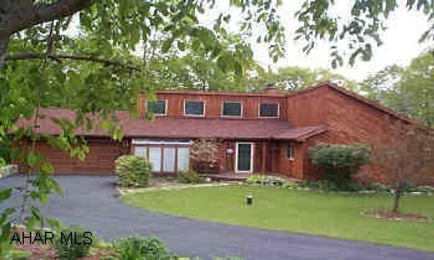 Pretty cedar & stone one story with loft office or 4th bedroom.  Formal DR, LR has fireplace finished walkout bsmt has large family room with (2nd) FP and wet bar.  Sizeable Master Suite has jacuzzi tub, french doors onto deck.                              Pretty cedar & stone one story with loft office or 4th bedroom. Formal DR, LR has fireplace, finished walkout bsmt has large family room with (2nd) FP and wet bar.  Sizeable Master suite has jacuzzi tub, french doors onto deck. Large, (almost 1 acre) wooded lot. Street address is 124 Sylvan Oaks.