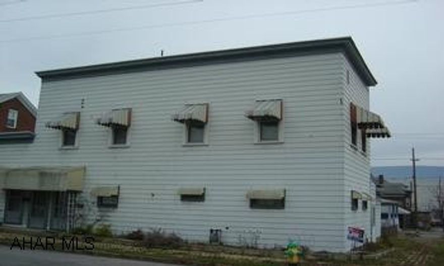 2 Unit Duplex - New Roof - Newer Furnace, Wiring, Windows RV -Carport  Easy to convert to Single Family. Could be 5 Bedroom, 2 Bath Home