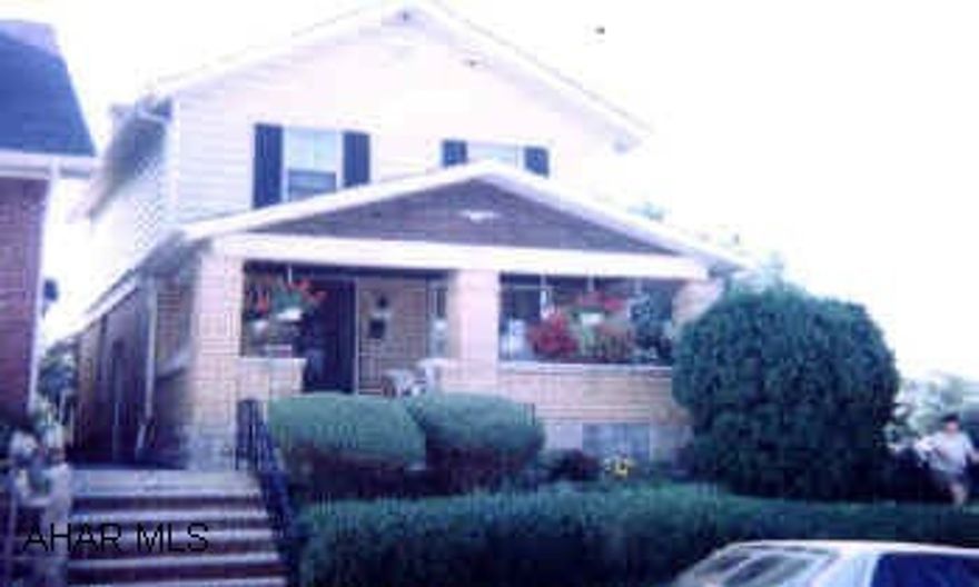 2 STORY BRICK & VINYL, 3 BEDROOMS, 3 CITY LOTS, OFF-STREET PARKING, NICELY DECORATED. READY TO MOVE INTO. 2 STORY BRICK & VINYL, 3 BEDROOMS, 3 CITY LOTS, OFF-STREET PARKING, NICELY DECORATED. READY TO MOVE INTO.