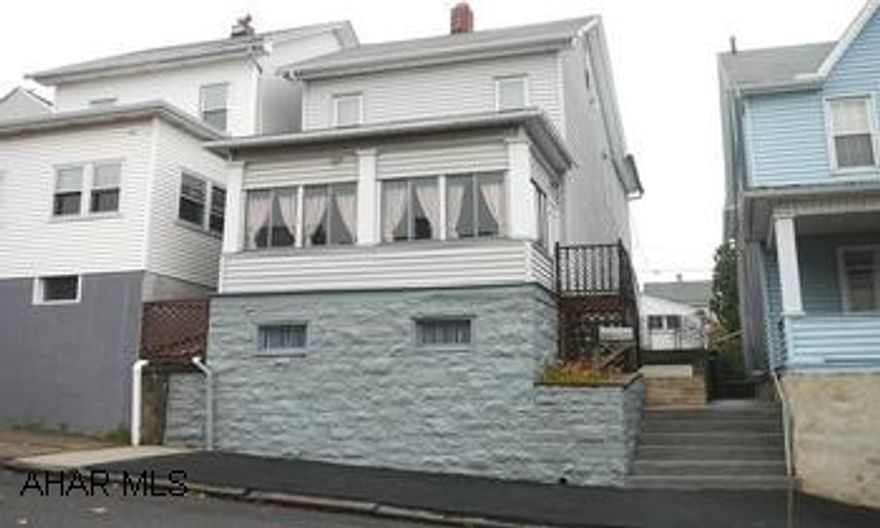 DO NOT MISS THIS ONE! 3 BEDROOM, 1.75 BATH, 2.5 STORY BEAUTY. GORGEOUS KITCHEN. 1ST FLOOR LAUNDRY, BATH. DETACHED GARAGE & MORE. CALL JOHN DAVIDHIZAR FOR YOUR VIEWING AT 207-9808. DO NOT MISS THIS ONE! 3 BEDROOM, 1.75 BATH, 2.5 STORY BEAUTY. GORGEOUS KITCHEN. 1ST FLOOR LAUNDRY, BATH. DETACHED GARAGE & MORE. CALL JOHN DAVIDHIZAR FOR YOUR VIEWING AT 207-9808.