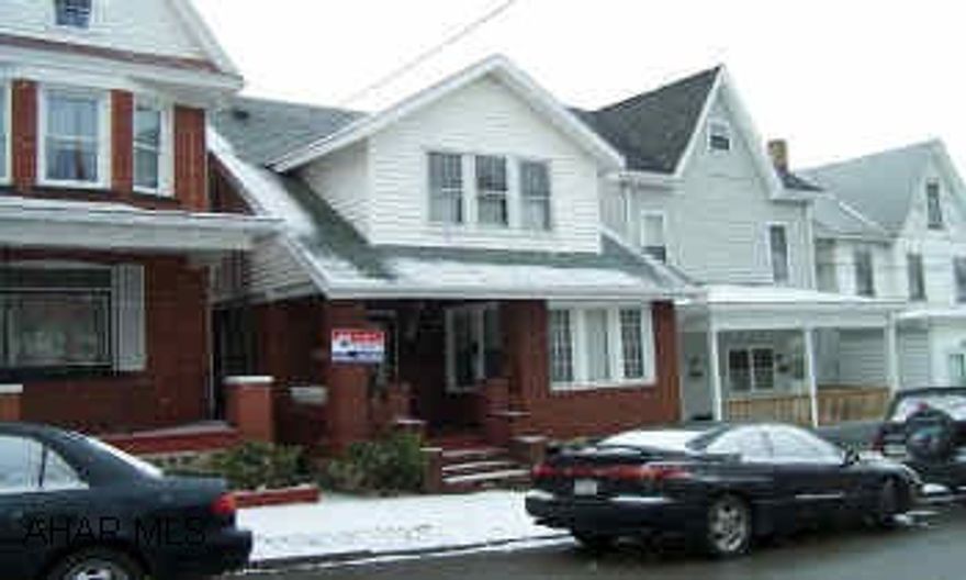 Simply Wonderful!!  Move right in & enjoy this oh-so-nice home!  Excellant condition!