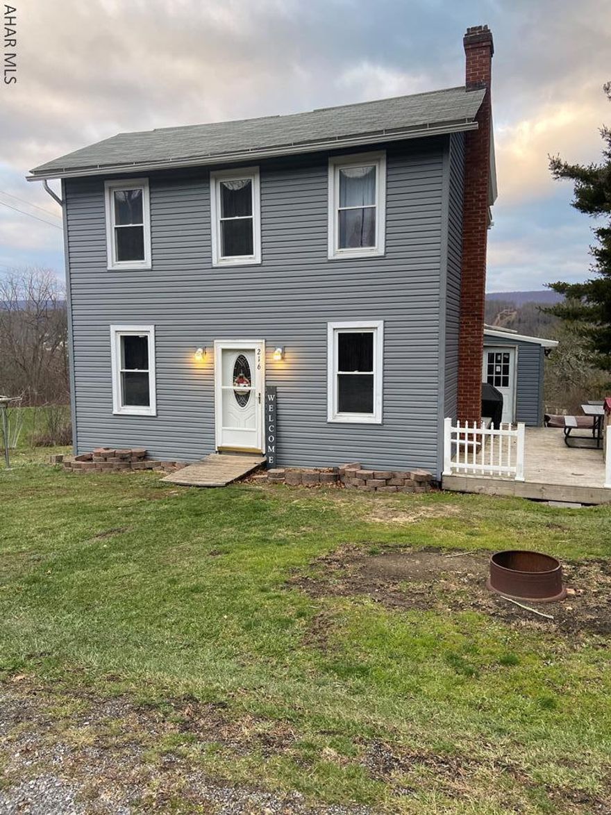 Beautiful 3 bedroom, 1 bathroom house. Large yard and deck, perfect for spending time with family and friends. Great view. First floor laundry. Spacious kitchen. Must see!