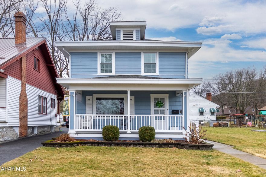 Ready for your furniture, 2 bedrooms and 1 custom build bathroom, ceramic surround bathtub, heat lamps. Home has been completely updated with Kitchen installed Diamond Limestone cabinets, Daylight ceramic Quartz counters, farm apron sink, Living room has surround sound system. Windows are Window World Series 6000, triple pane.  Come see for yourself! Driveway is shared. View the pictures!