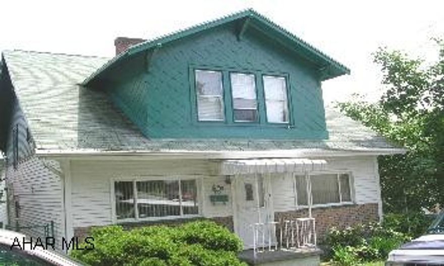 A MUST SEE. VERY SPACIOUS THROUGHOUT. WELL MAINTAINED. EAT IN KIT. LAUNDRY 1ST FLR. UPDATED MECHANICS. NEW WATER LINE.