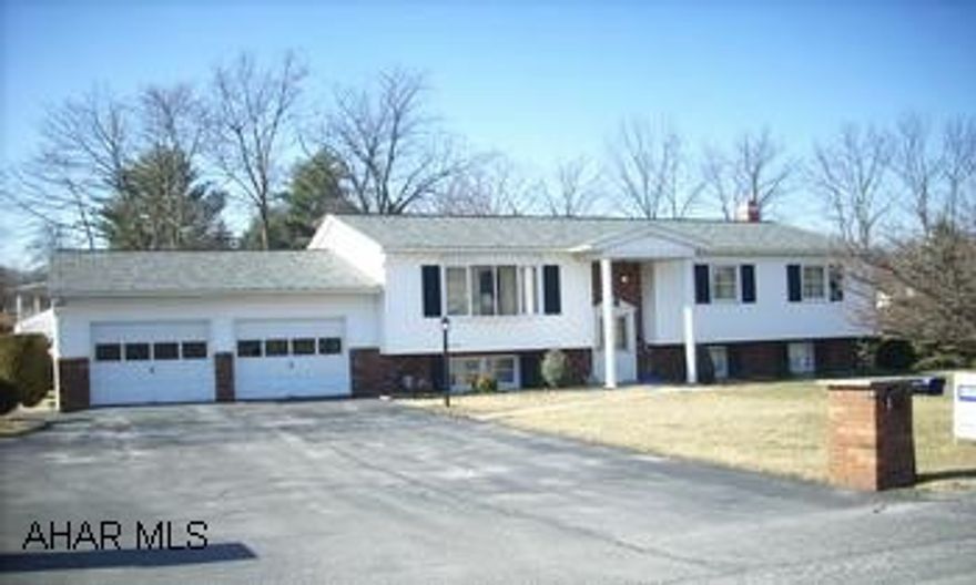 3+ BEDROOM BI-LEVEL WITH ATTACHED 2 CAR GARAGE. VINYL SIDED 4 BEDROOM BI-LEVEL WITH ATTACHED 2 CAR GARAGE. FINISHED BASEMENT HAS LARGE FAMILY ROOM, BEDROOM/DEN AND FINISHED LAUNDRY ROOM.