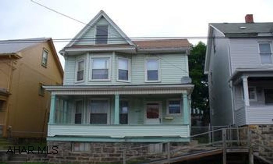 3 BR., 1 3/4 bath vinyl sided home near the campus, new windows & furnace, handicap accessable. $500 bonus to Buyers agency.