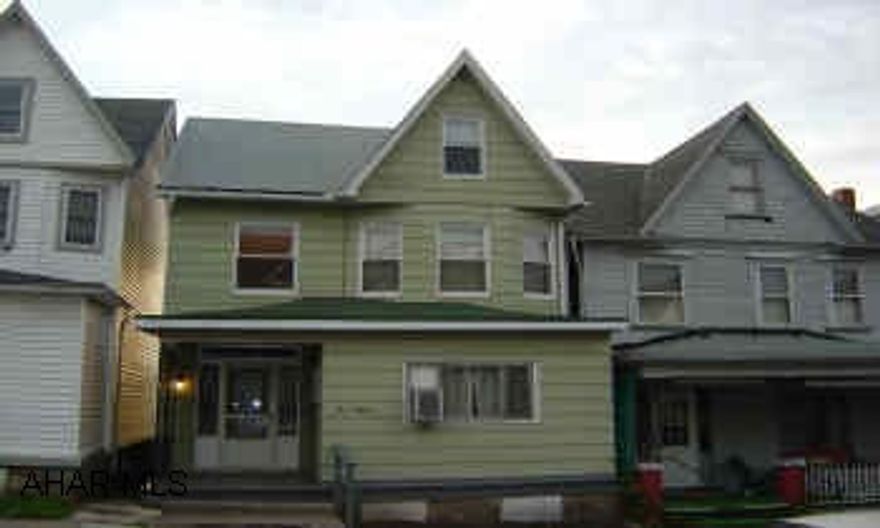 Spacious Rooms, LR, DR, Kitchen, , 1st floor Laundry & Bath. Move In Condition. Spacious Rooms, LR, DR, Kitchen, , 1st floor Laundry & Bath. Move In Condition.