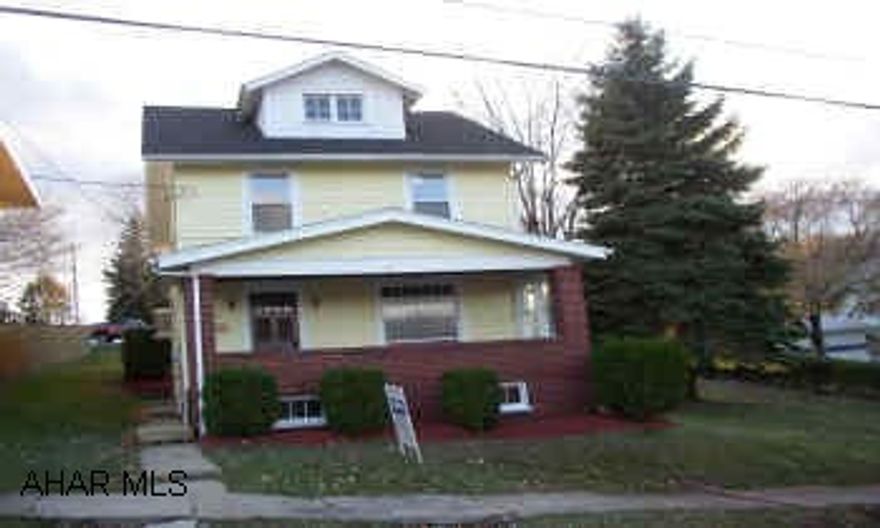REMODELED INTERIOR WITH NEW FURNACE, ELECTRICAL, ROOF, KITCHEN AND BATH. FORMAL DINING ROOM WITH FRENCH DOORS. NEWLY PAINTED INTERIOR. TO BE THOROUGHLY  CLEANED BY 11/15.