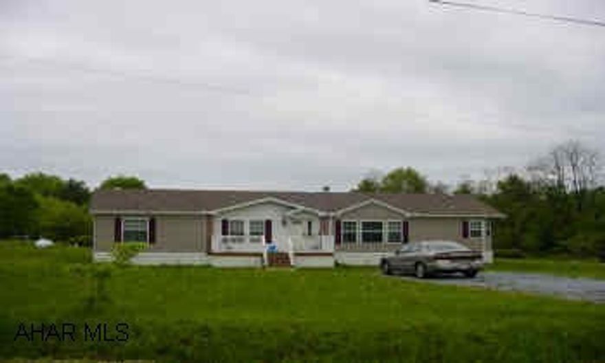 2001 Fleetwood Doublewide, 3 Bedroom, 2 Full Baths, Living Room, Diningroom, Kitchen,on .953 Acre, Hollidaysburg Schools. 2001 Fleetwood Doublewide, 3 Bedroom, 2 Full Baths, Living Room, Diningroom, Kitchen,on .953 Acre, Hollidaysburg Schools.