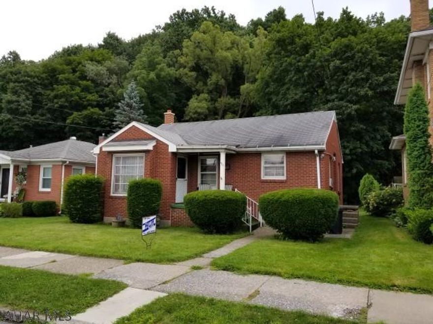 2 bedroom brick rancher with screened patio.